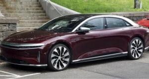 Il achète une voiture électrique à plus de 100 000 €… et reste bloqué dehors