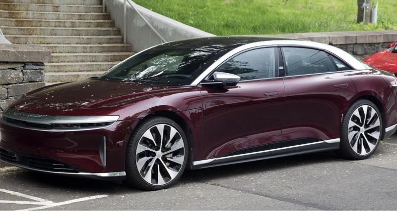  - Il achète une voiture électrique à plus de 100 000 €… et reste bloqué dehors