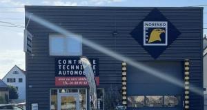 Elle achète une voiture 9000 euros, quatre jours plus tard elle doit payer presque autant pour des réparations
