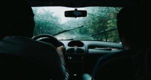 Routes inondées, vent à 140 km/h, grêle, les orages frappent les automobilistes