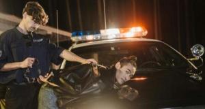 Il roule sans assurance, fuit la police… et se trahit tout seul