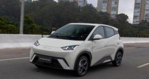 Face à la baisse de la demande, BYD réduit sa production