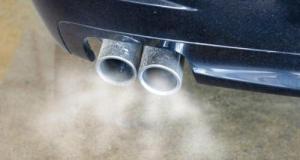 Pourquoi il ne faut pas laisser sa voiture avec la climatisation à l'arrêt