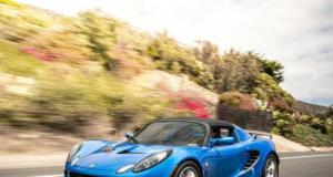 Elle réalise son rêve à 90 ans... à 140 km/h dans une Lotus Elise !