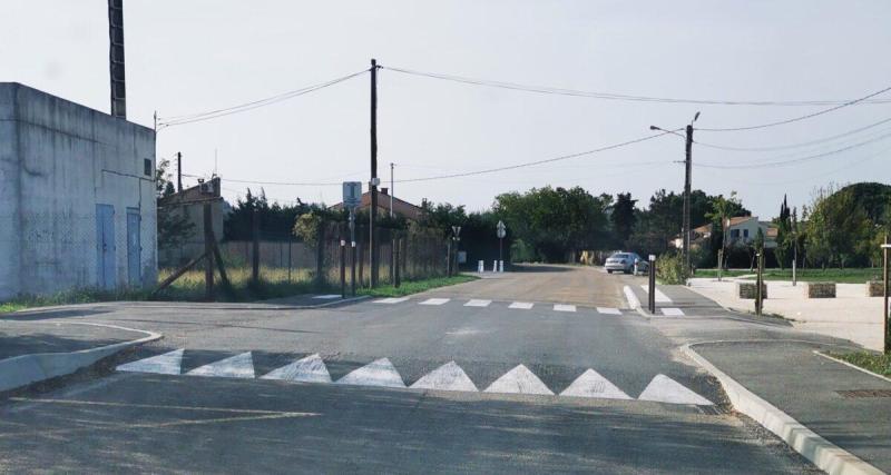  - Un dos-d'âne géant de 10 m provoque rires et inquiétudes sur une route très fréquentée