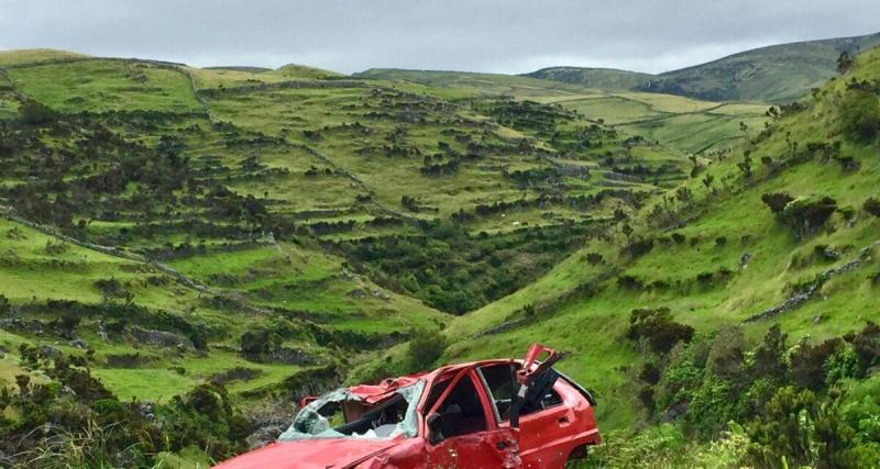 Il survit à une chute en voiture équivalente à 30 étages et rentre à pied... comme si de rien n'était !