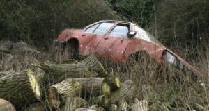 Pris de sommeil au volant, il chute dans un ravin et reste coincé 4 heures dans la voiture