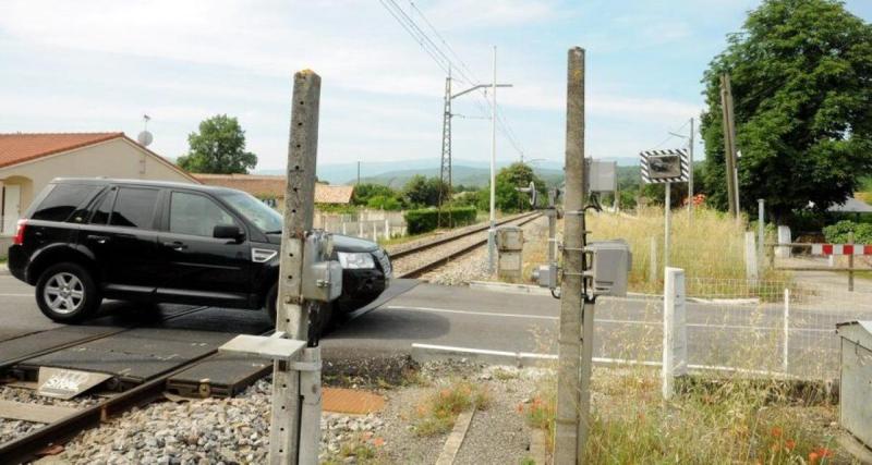  - Coincé sur les rails face à un TER, ce retraité est sauvé in extremis par deux passants
