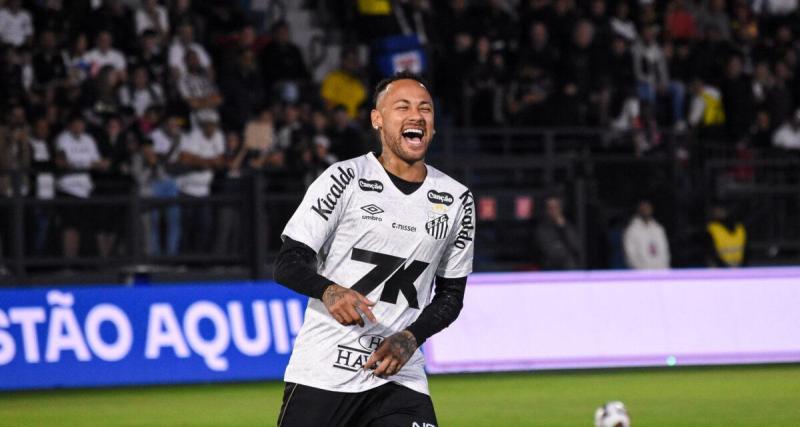 La scène insolite offerte par Neymar qui mange du pop-corn... sur le banc de touche