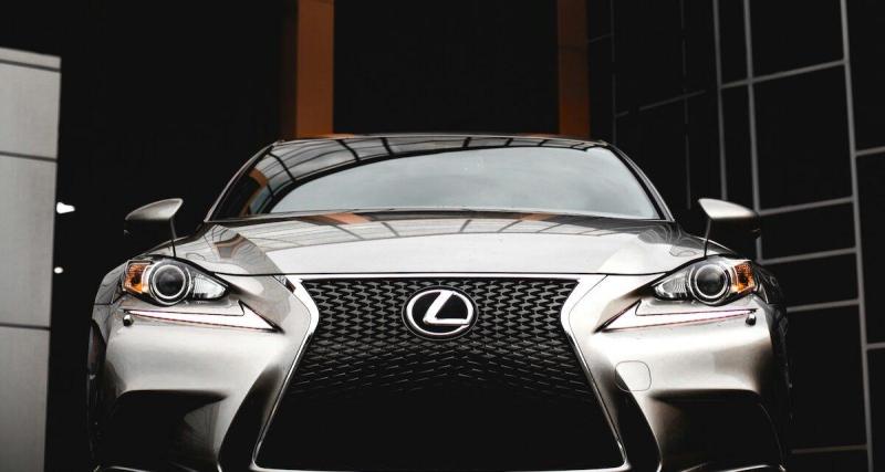  - Tennis sur SUV en mouvement : la campagne insolite de Lexus qui bat deux records avec une publicité folle en pleine route
