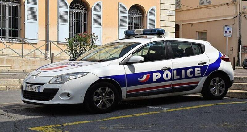  - Trop pressé de doubler : il est arrêté par les mêmes gendarmes que la dernière fois, au même endroit !