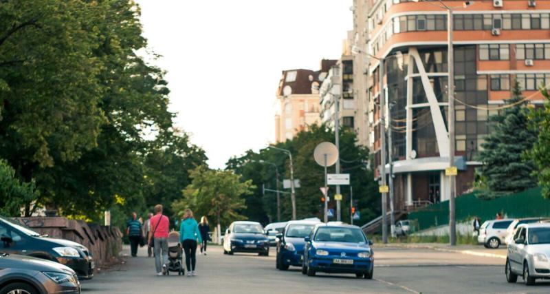  - Il s'arrête pour sauver des chiens, sa voiture finit emboutie dans la foulée