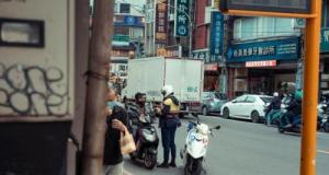 Ivre et sans casque sur un scooter volé, il finit en garde à vue