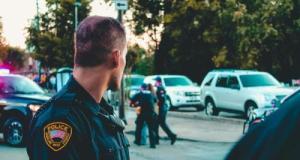 Victime d'un accident, elle mord un gendarme, insulte tous les secours et finit sa nuit en garde à vue