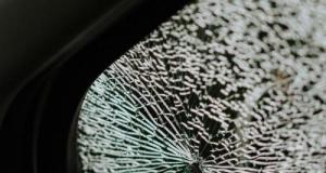 Il pensait la retrouver intacte, sa voiture stationnée est criblée de balles, sans explication...