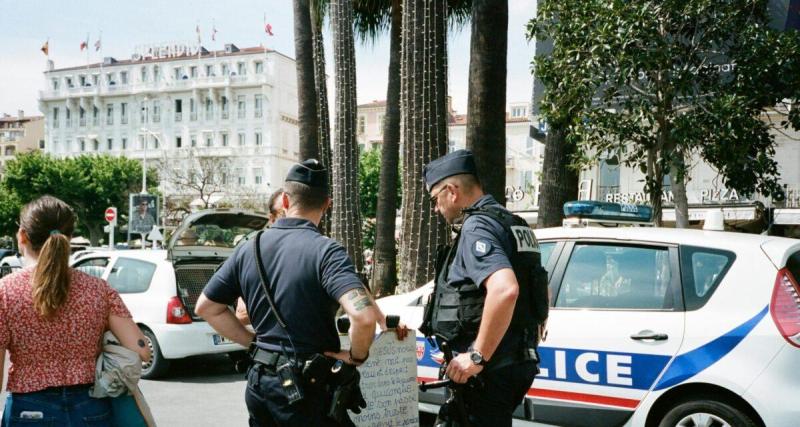  - Voulant échapper à un contrôle, un homme fonce sur un policier : les agents tirent plusieurs fois sur son véhicule
