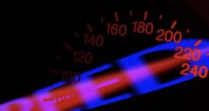 Un jeune en conduite accompagnée flashé à 175 km/h, il écoutait les conseils de maman...