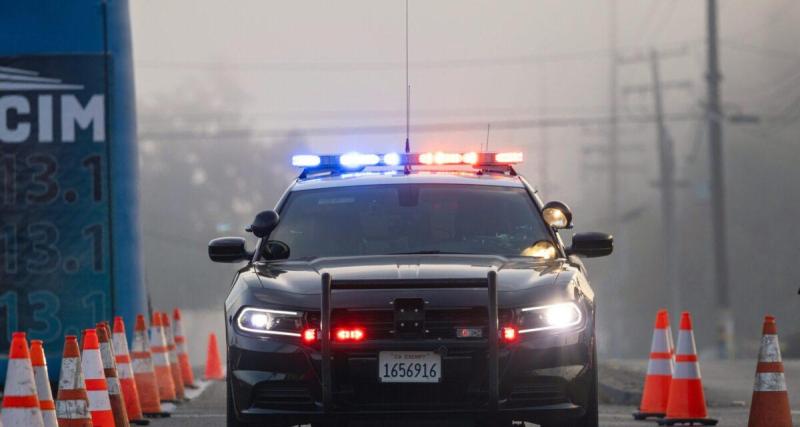  - Trois hommes pris en flagrant délit avec une kalachnikov dissimulée dans une voiture
