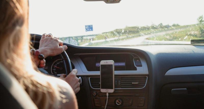  - Elle aide ses voisins en galère et reçoit une voiture gratuite en retour