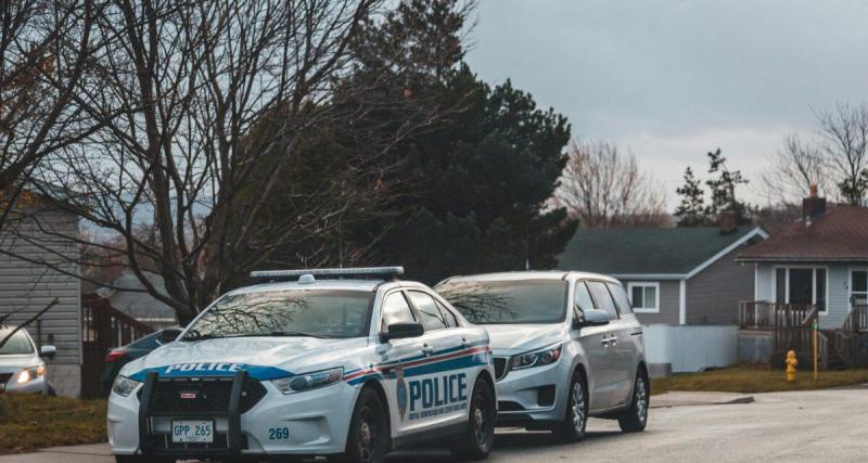  - Il tente d’impressionner en roue arrière devant les gendarmes… et finit en cellule