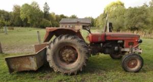Stationné depuis des années, son vieux tracteur reçoit une amende… à Paris