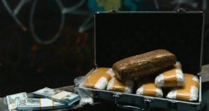 Ils ouvrent le coffre d’une voiture… et tombent sur 55 kg de cannabis bien planqué : l’équivalent d’un demi-million d’euros