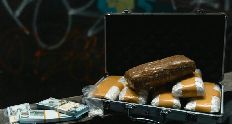  - Ils ouvrent le coffre d’une voiture… et tombent sur 55 kg de cannabis bien planqué : l’équivalent d’un demi-million d’euros