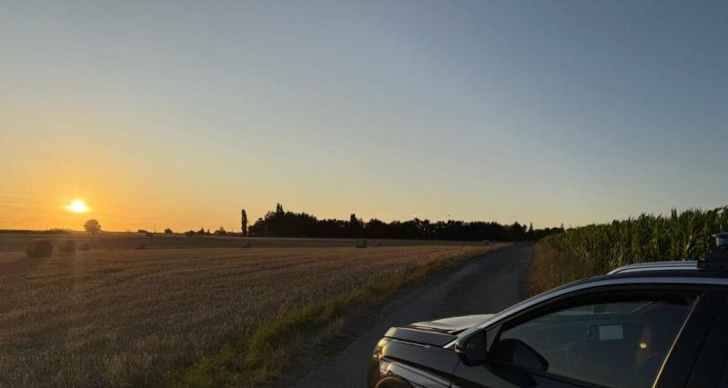  - Il aperçoit des enfants sans ceinture dans une voiture, un motard dénonce à la police et le conducteur reçoit une amende