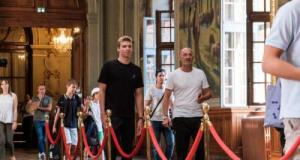 Natation : quand Fabien Barthez vole au secours de Léon Marchand, avec un gros coup de gueule