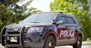 Abandonnée, poussiéreuse… la voiture de fonction volée mène les policiers à une retraitée