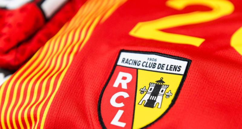  - Le RC Lens dévoile son sublime nouveau maillot au Louvre !