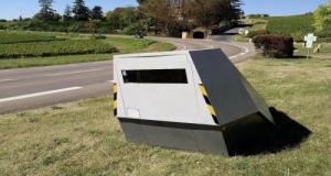 Un radar fou flashe les voitures en dessous de la vitesse autorisée