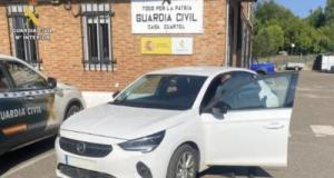 Elle garde la voiture de fonction après avoir quitté son poste… puis l’abandonne comme si de rien n’était