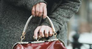 Elle oublie son sac sur l’autoroute… et le retrouve 80 kilomètres plus loin grâce à un inconnu
