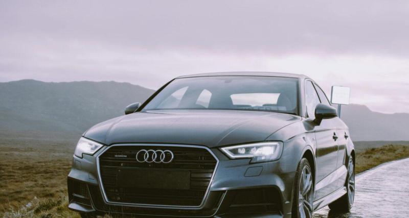  - Elle percute une voiture, défonce la rambarde et finit dans le canal avec son Audi Q3