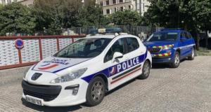 Ivre, il mord le siège de la voiture des gendarmes et en arrache un morceau