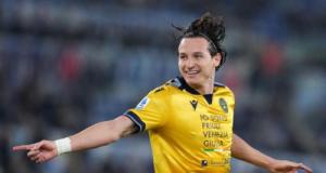 Lens : les superbes images de l'arrivée de Thauvin accueilli par des supporters
