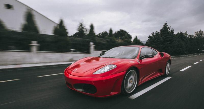  - Il pulvérise la limite de vitesse avec un 321 km/h effrayant : la sanction choque les internautes