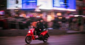 Il chute de l’A41 avec son scooter : un drame de 8 mètres sous les yeux de son épouse