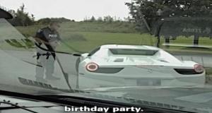 Flashé en grand excès de vitesse, il perd sa Ferrari le jour de son anniversaire : « Maman, viens me chercher »