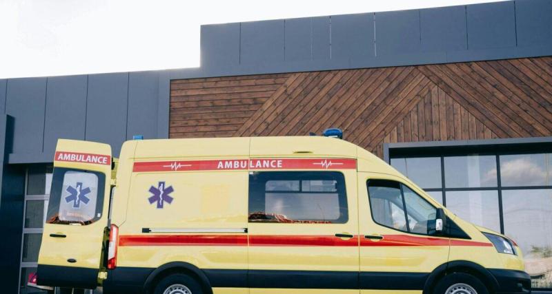  - Elles échappent à la noyade après la chute spectaculaire de leur voiture dans un canal
