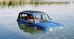 Garé sur la plage, son camping-car finit dans l'eau… à la nage