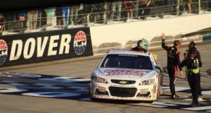 Après sa victoire en Nascar, le pilote se casse la clavicule lors de la célébration