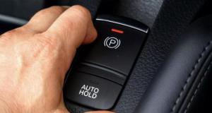 Tirer le frein de parking en roulant, ce qui se passe vraiment à l'intérieur de votre véhicule
