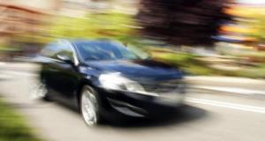 Elle garde sa voiture de fonction… puis l’abandonne comme si de rien n’était