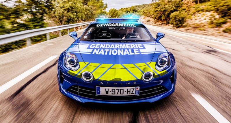  - L’Alpine de la gendarmerie part en flammes en pleine autoroute, le choc !