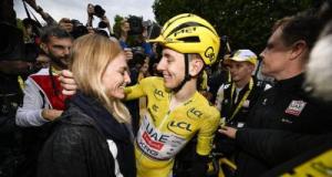 Cyclisme : le superbe geste de Tadej Pogacar pour sa compagne Urska Zigart, en passe de remporter une grosse course
