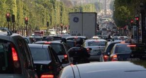 La place de la voiture se réduit encore à Paris, ce grand boulevard maintenant fermé