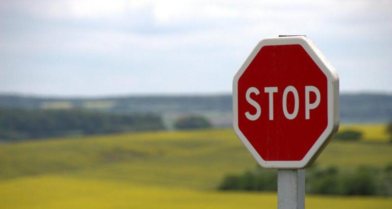  - Un moniteur révèle comment s’arrêter au stop… et ça crée un énorme débat
