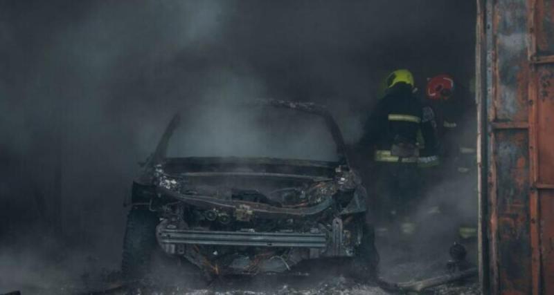  - Un garage réduit en cendres : 50 véhicules détruits dans un incendie criminel